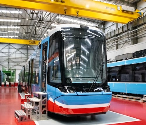 Representantes de Alta Austria conocen los avances de Stadler Valencia: Íñigo Parra guía la visita institucional Representantes de Alta Austria conocen los avances de Stadler Valencia: Íñigo Parra guía la visita institucional